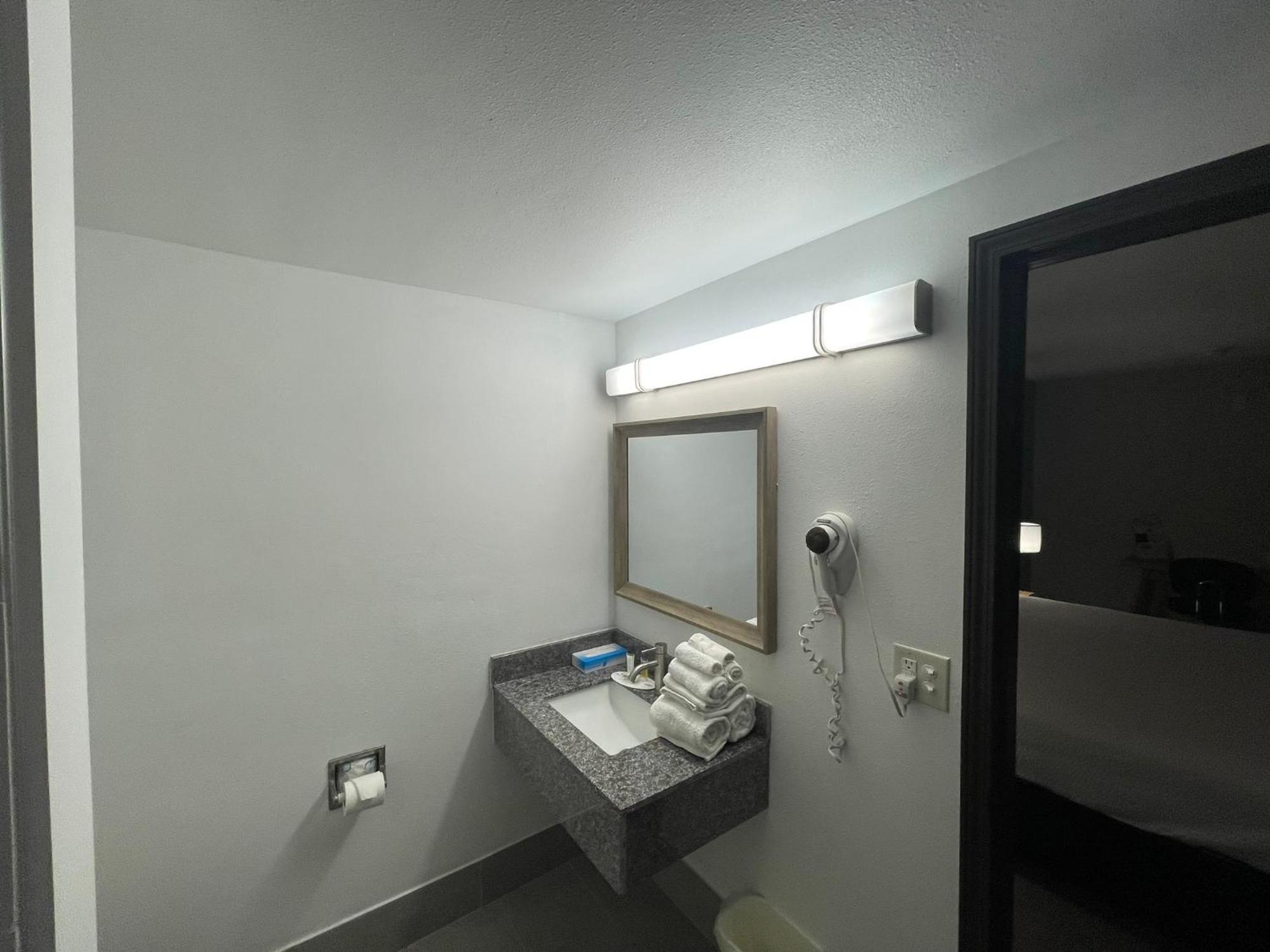 Days Inn By Wyndham Shawnee Eksteriør billede